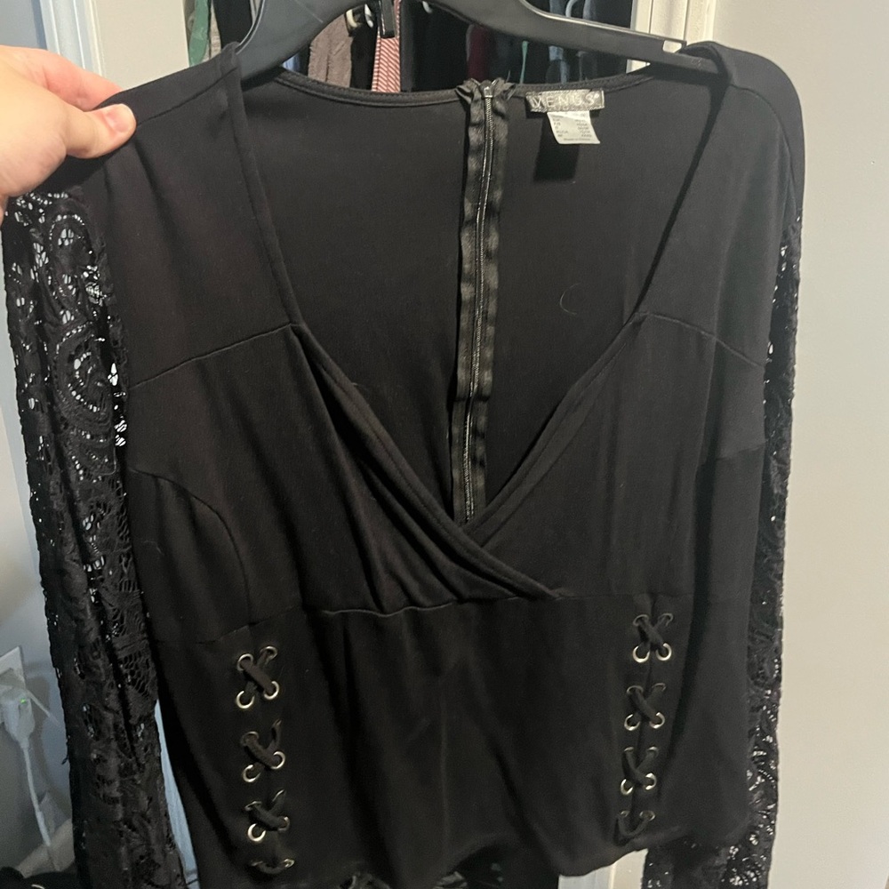 Venus lace arm top